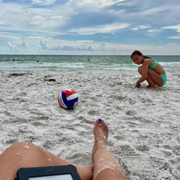 Barefoot Beach Resort in Indian Shores Minutes from Clearwater Beach, hotel in Clearwater Beach