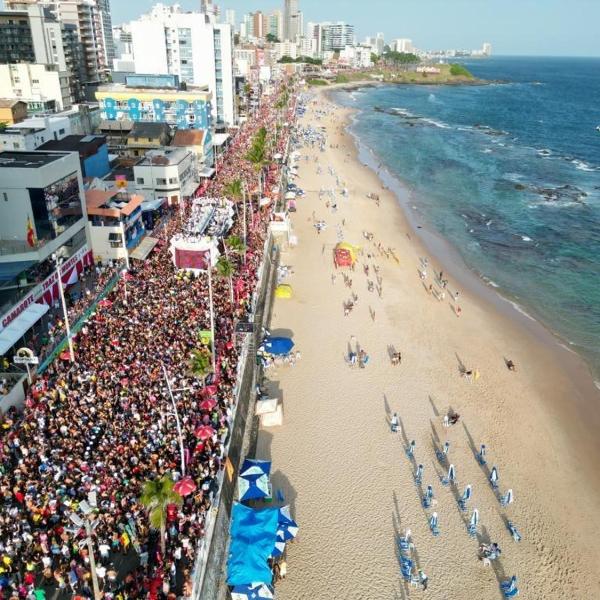 Apartamento aconchegante, circuito do carnaval ao lado do farol da barra - Foto 2