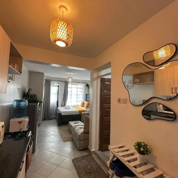 Modern Studio Near Transport with Private Balcony, ξενοδοχείο σε Rungiri