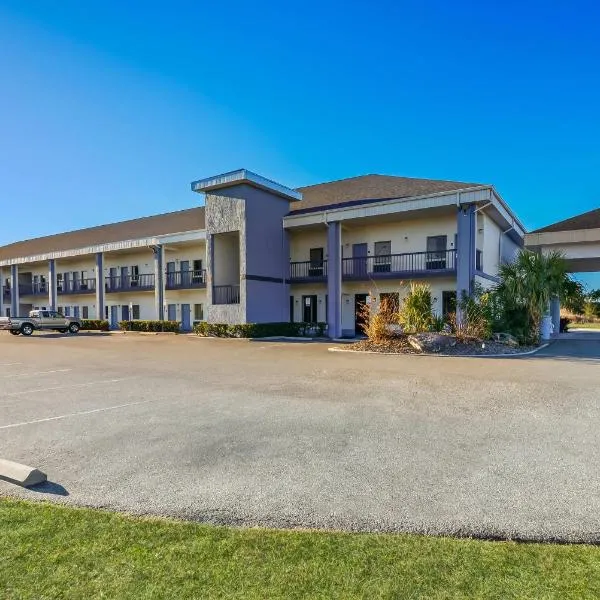 Quality Inn Weeki Wachee - Spring Hill，維基瓦治的飯店