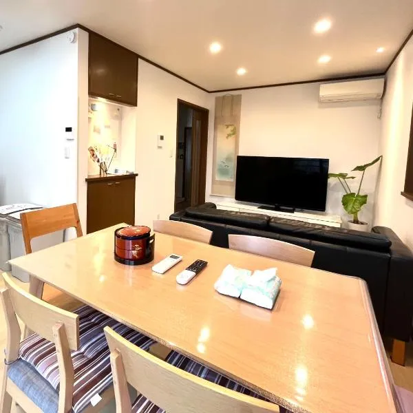TSURUNOYA The only private lodging in Tokyo Japanese Tatami style 8 minutes walk from station free Parking new open Asakusa Akihabara Tokyo sky tree Disneyland nearby 110m2, hotell sihtkohas Tōkyō