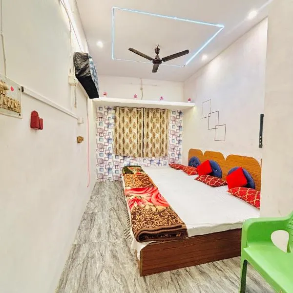 SP guest house 1,5 km from kashi vishawanath, hotel v destinaci Váránasí