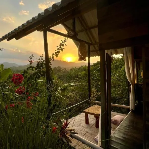 La Mona Eco Cabins, готель у місті Паломіно