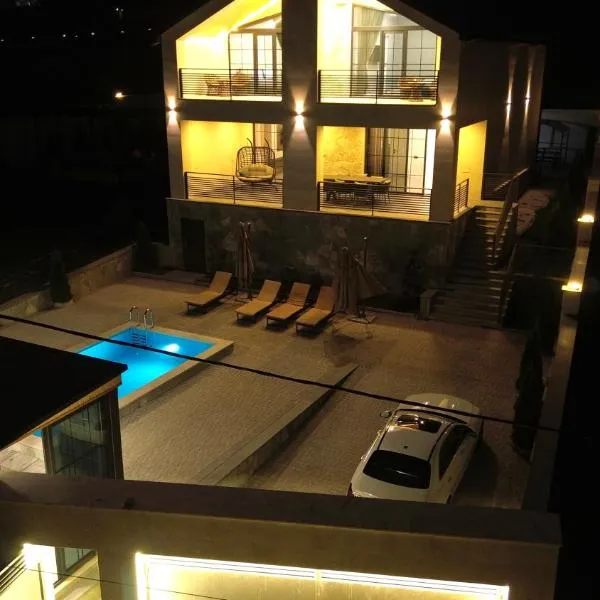 Dilijan Aqualin Villa - Heated pool, sauna and panoramic views: Dilican şehrinde bir otel