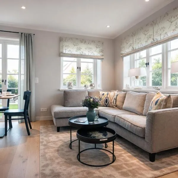 Ferienhaus Litj Horsa Hoog - Luxus, Lage, Leichtigkeit mit Wellenrauschen in Wenningstedt Sylt, hotel in Wenningstedt