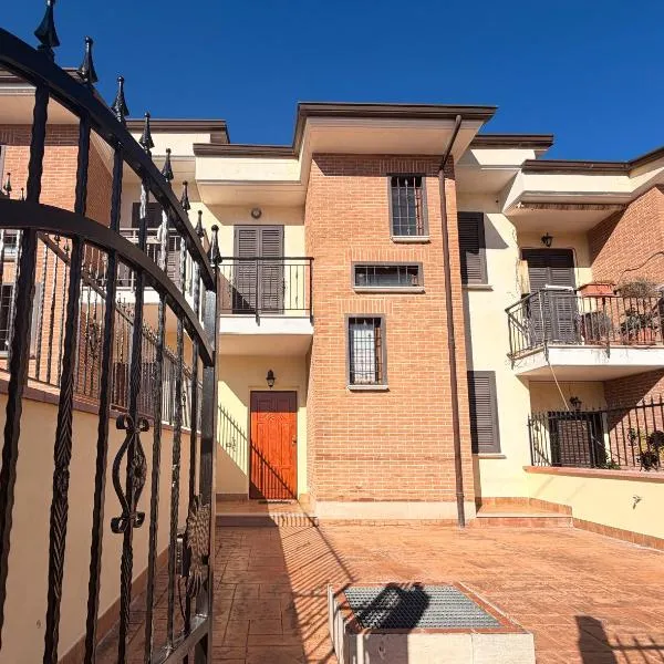 RESIDENZA I GIRASOLI - Spacious private house near the sea, quiet residential area - Lido dei Pini ANZIO, hotel in Anzio