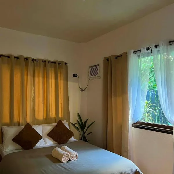 Paians 2BR Home, across Cloud 9, General Luna, מלון בCatangnan