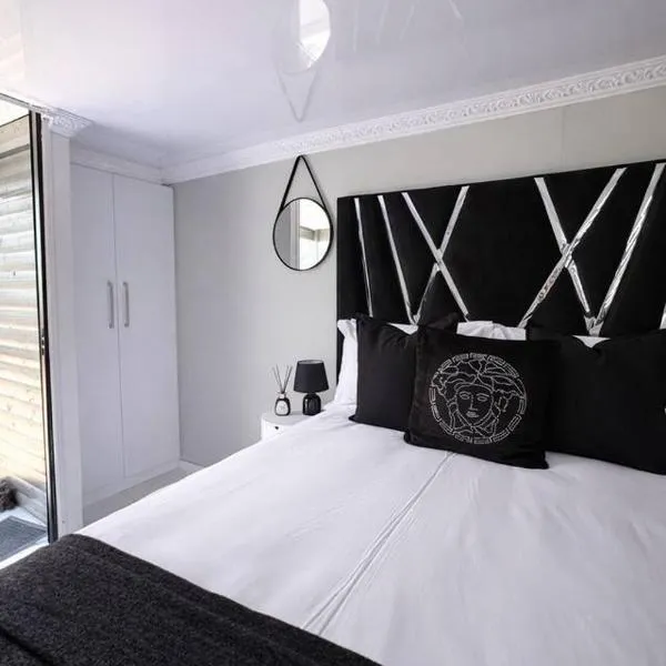 Elite Luxe Cabin Suite, hotel a Welkom