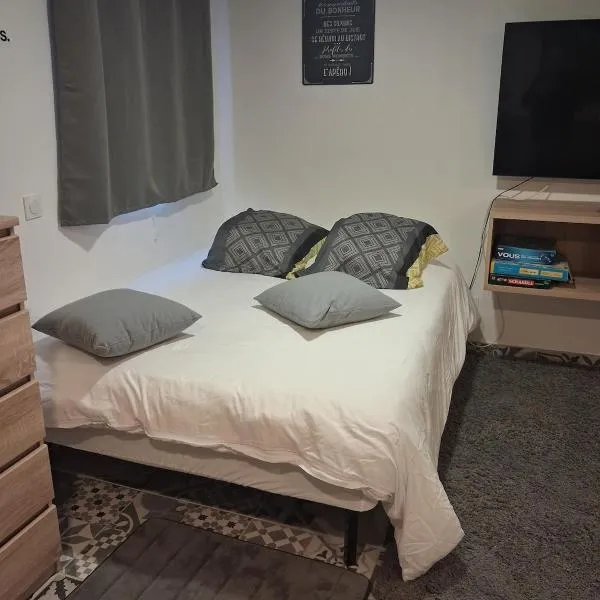 Studio calme & confortable et borne recharge VE โรงแรมในMarcilly-sur-Tille