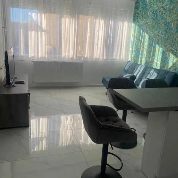 Emyke Apartman, хотел в Шарвар
