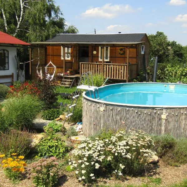 Maringotka Matylda, отель в городе Libčeves