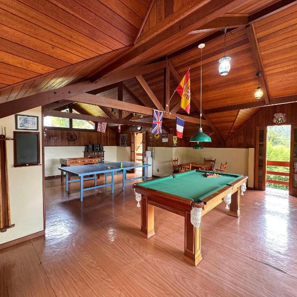 Casa Espaçosa em Mury | Até 20 Hóspedes