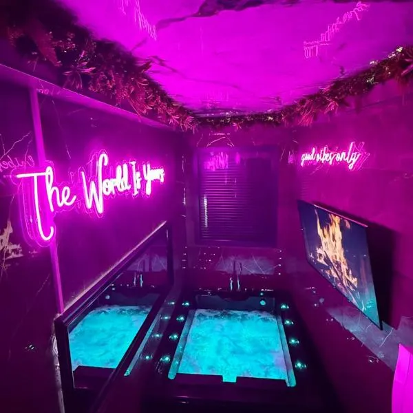 Nuit D Or LoveRoom, hotel in Bellegarde-sur-Valserine