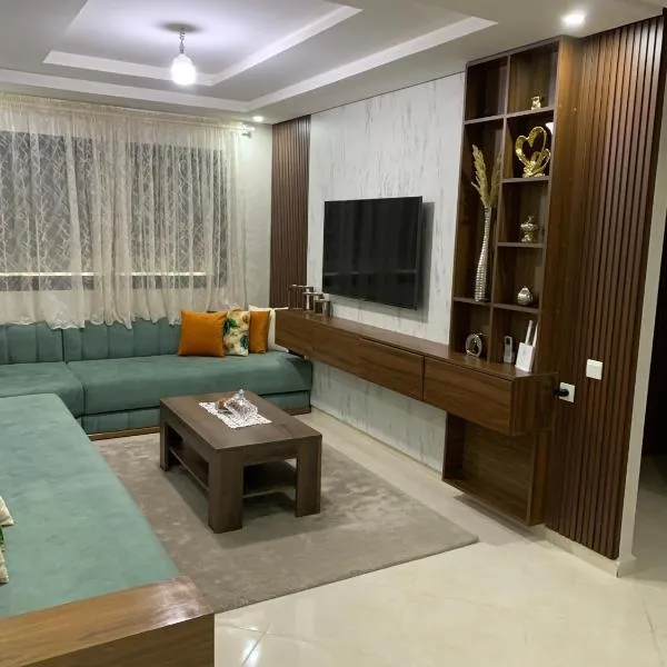 bel appartement juste à côté de McDonald's, hotel in Kenitra