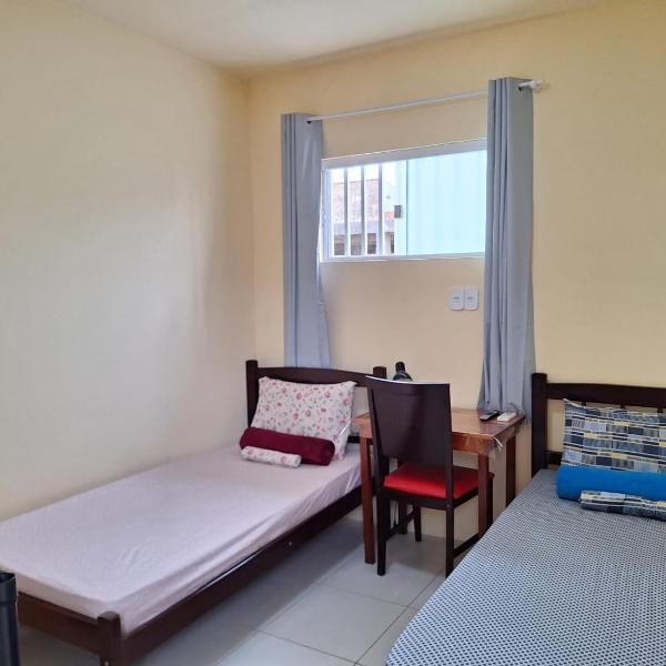 Quarto UP perto do Centro e Praias AR TV Wifi Cozinha Lavadora