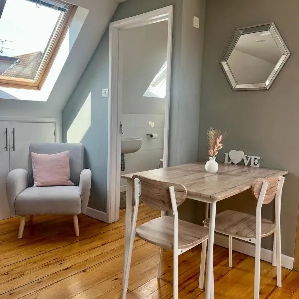 The Nest at Number 10، فندق في South Marston