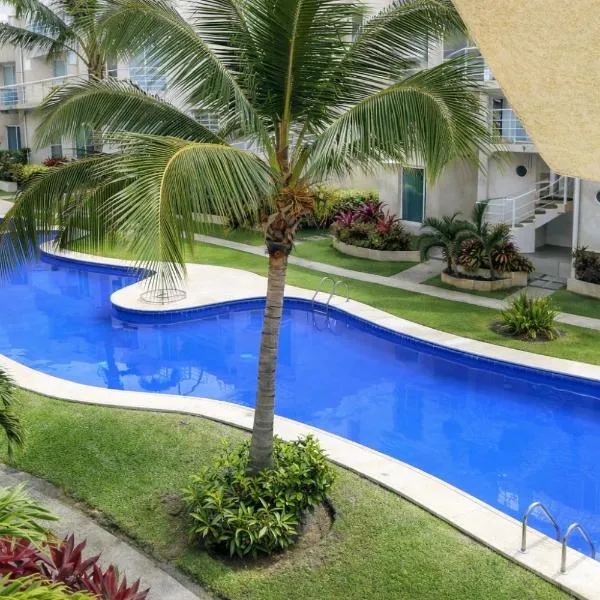 Departamento en Marina Diamante con lago y alberca, hotel in Acapulco