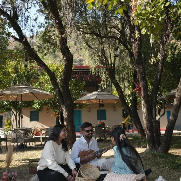 NAMOH e VIRAASAT, готель у місті Chopta