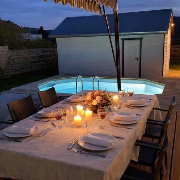 Villa 1950 Détente et Découverte avec spa et piscine extérieure, hotel i Anould