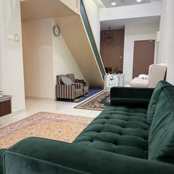 Homestay Kidzplay BSP21 Islam Only, hotel v mestu Jenjarum