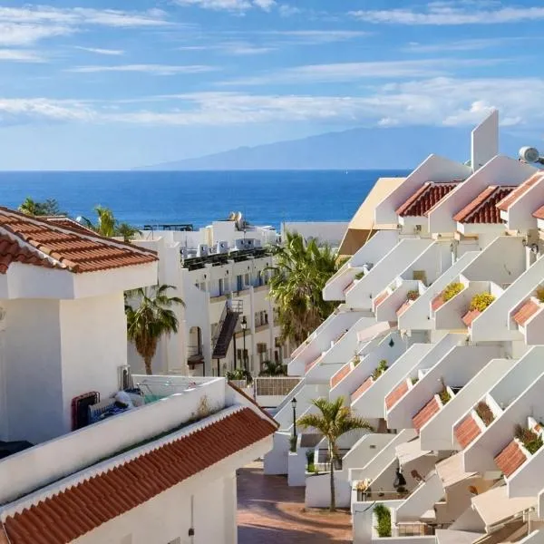 Viesnīca Beachkeys House - Flat in Las Americas, sea&pool view pilsētā Arona