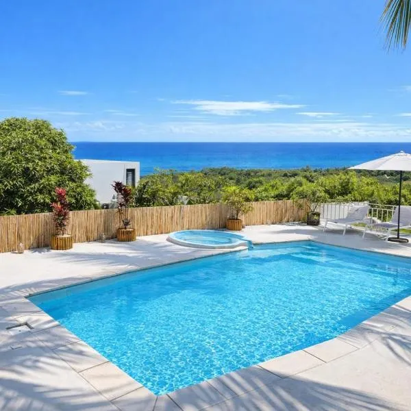 LAKAZ DEL VISTA - Luxurious new apartments with panoramic sea views, pool & garden retreat، فندق في تامارين