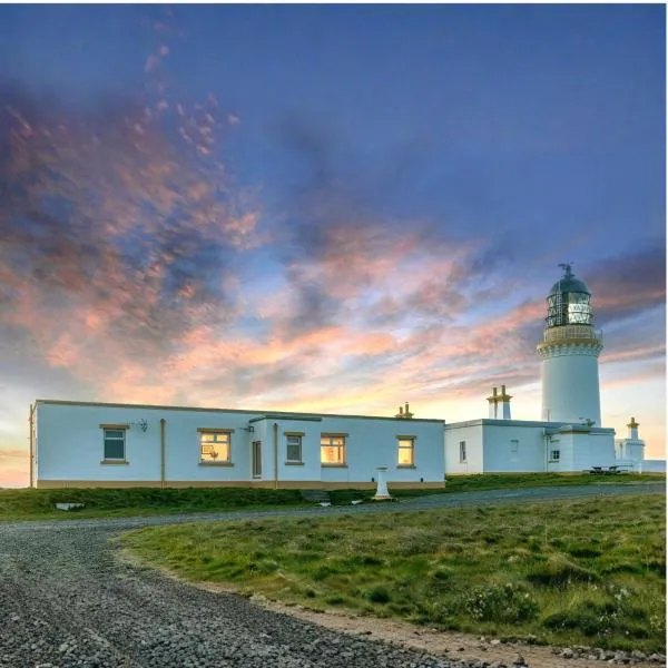 Self-catering Lighthouse Keeper's Cottage on the NC500, hotel in Wick