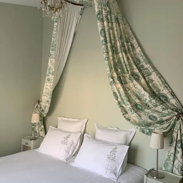 Chambre de charme calme au coeur de la ville, Hotel in La Rochelle