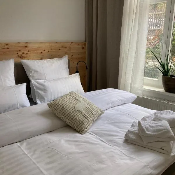 Villa Schlossblick III - Zeit zum Träumen in exklusiver Suite "Zirbennest", Parkplatz, Smart-TV, WLAN, hotel a Wernigerode