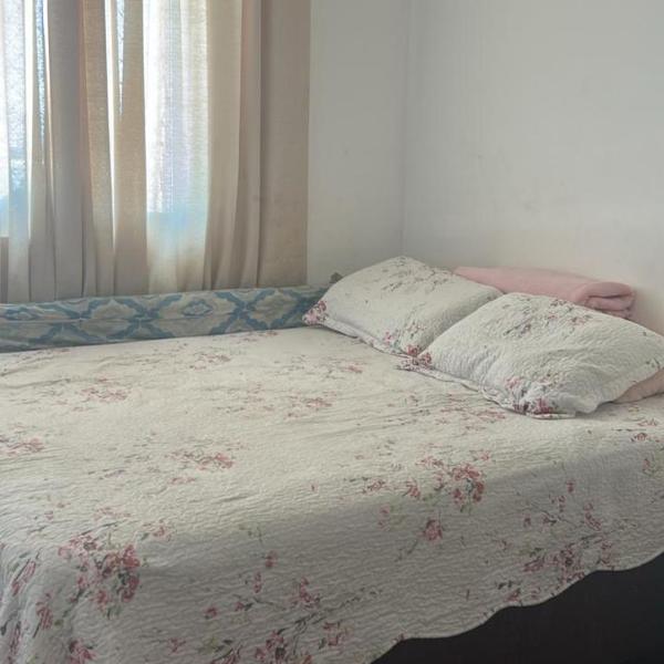 Quarto em Apto Campo Grande