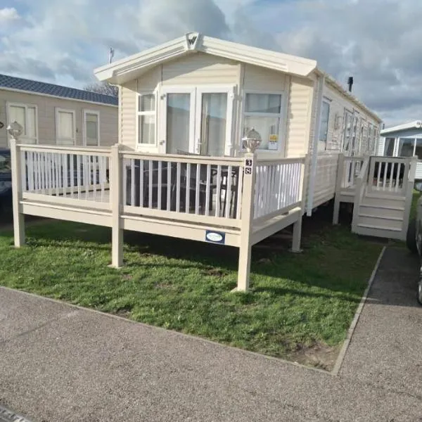 The Beaches Caravan, Newbeach, Dymchurch, Hotel in Dymchurch