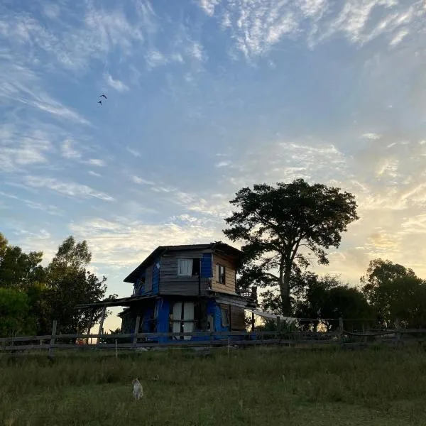 Casa Colibrí Azul experiencia en la naturaleza, hotel en Carmelo