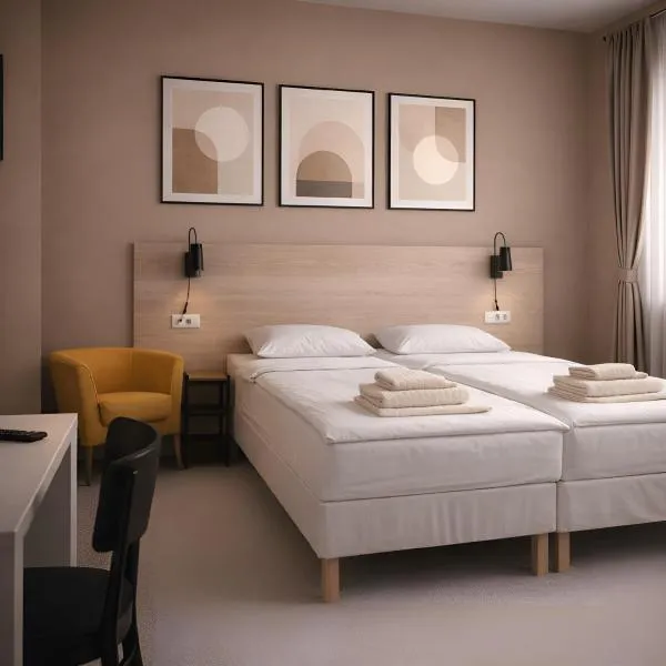 Hotel Sport Houštka، فندق في Houštʼka