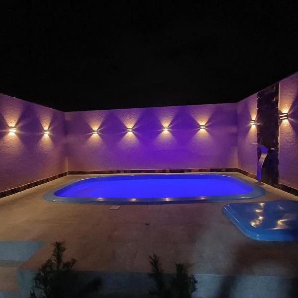 Casa com piscina a 370 metros do mar