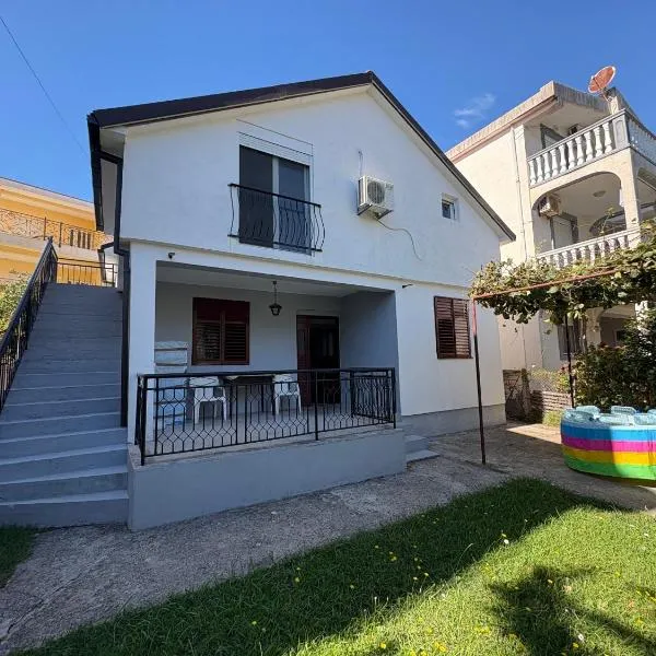 Solis Apartments Sutomore، فندق في سوتوموري