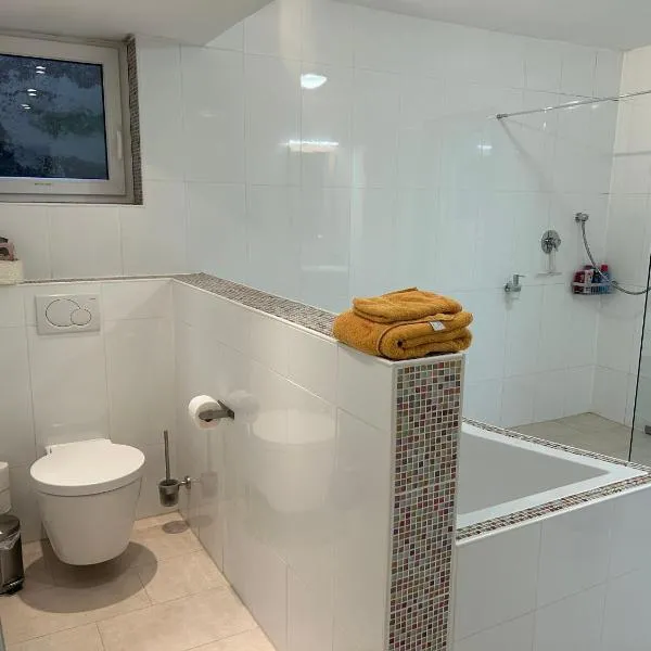 Garten Wohnung, hotel sa Singen