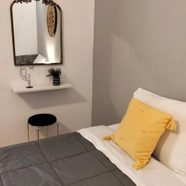 SUNRISE near the sea apartment, hotell i Artemida