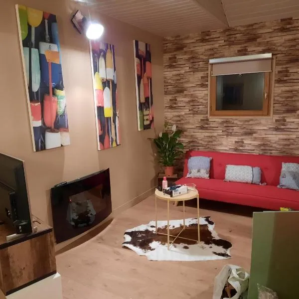 Les gîtes colorés de la Côte de Granite Rose, hotel in Lannion