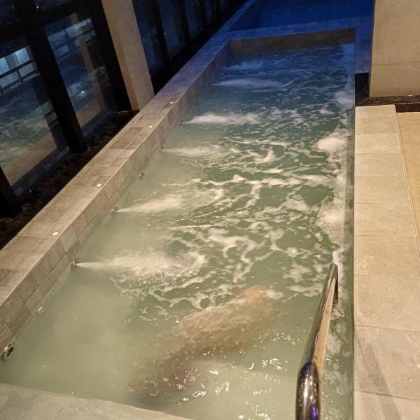 Apto em Itapema com acesso a piscinas,sendo uma aquecida e academia - Foto 4