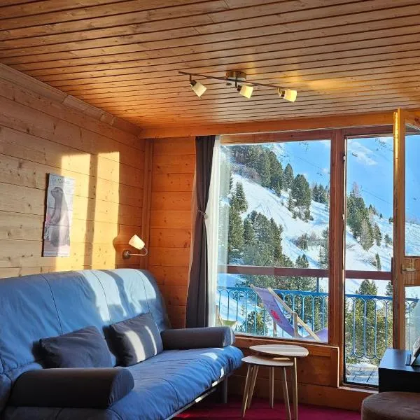 Plein Sud, skis aux pieds, linge & ménage inclus---South-facing, SKI-IN-OUT, all included---Arc 2000, Le Varet: Arc 2000 şehrinde bir otel