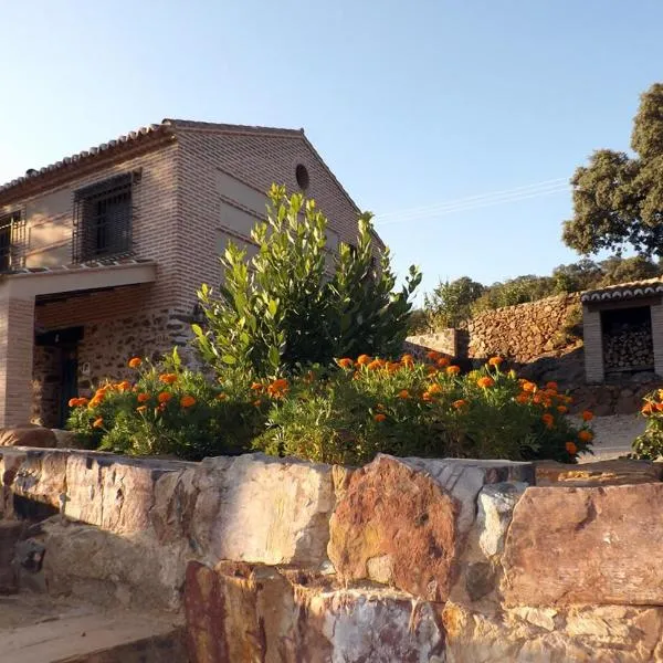 apartamentos turisticos la gitanilla, hotel in Robledo del Buey