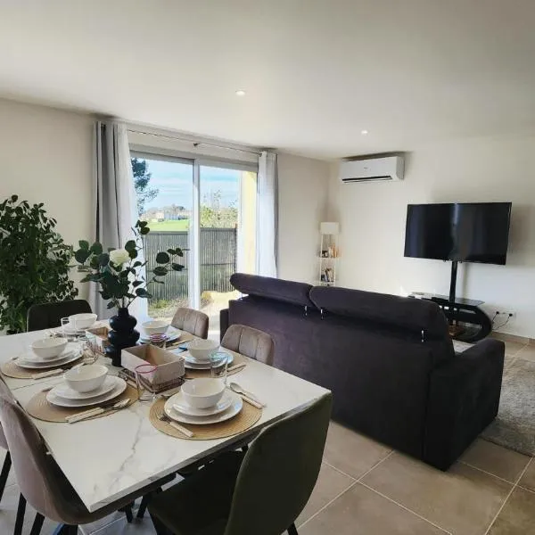 Maison des Vignes avec ménage, draps et serviettes inclus，Tabanac的飯店