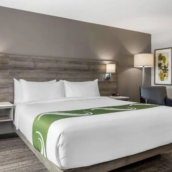 Quality Inn & Suites Amsterdam, hotel em Fredericton