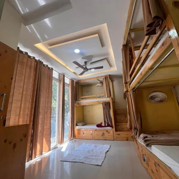 Solo Nari Backpackers Rishikesh, хотел в Narendranagar