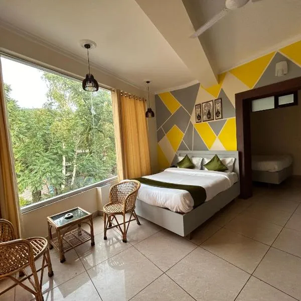 Hotel Clover Inn malsi, готель у місті Деградун