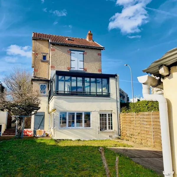 La Jacolouise Maison avec Jardin et Véranda vue sur la loire, hotel v mestu Blois