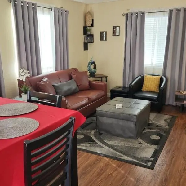 Charming 1-bed apt, cook-ready kitchen, laundry, 5-8 mins to U of A and Downtown โรงแรมในทูซอน