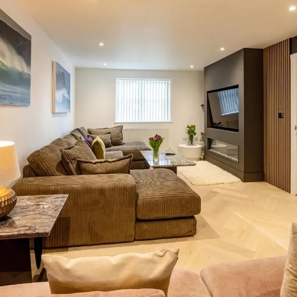 Luxe Detached 3 Bed Luxe House on Exclusive Private Estate Close to Coast Free Hot Tub Sleeps 6 Private Parking for 2 Cars, hotel u gradu 'Newlyn'