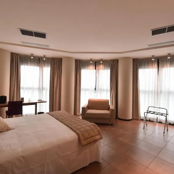 Tatì Hotel, hotel v destinácii Lugo