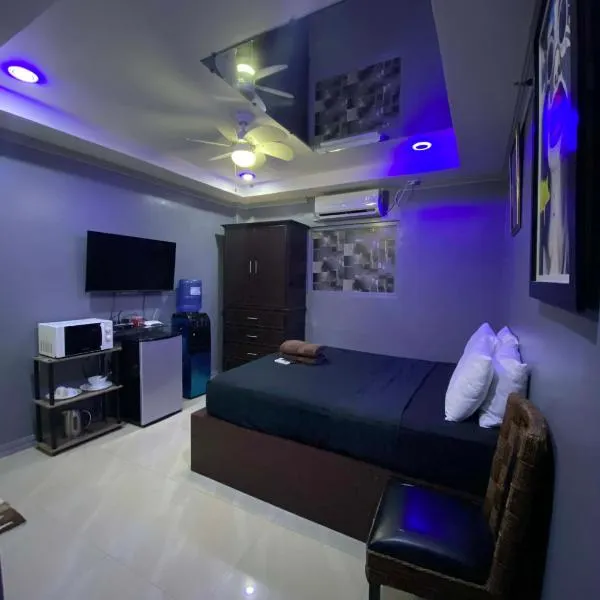 Bourbon street condo39A، فندق في انجلس